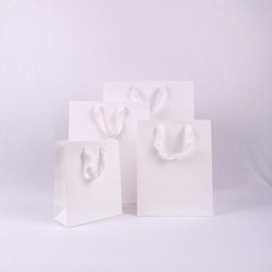 papieren zak off-white papierkleur uit de collectie Embossed Collectie