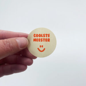 sticker beige coolste meester 4 cm